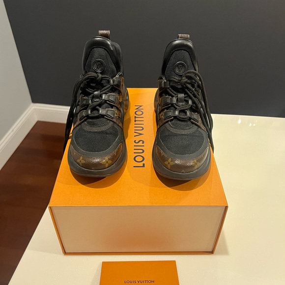 LOUIS VUITTON LV Archlight Sneaker
Monogram Black - Size 9 (39.0) - Picture 2 of 10
